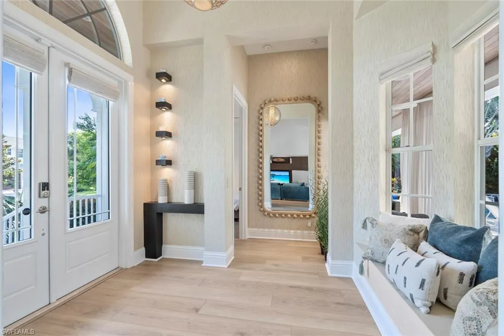 687 9th AVE, Naples, FL 34102,225051572