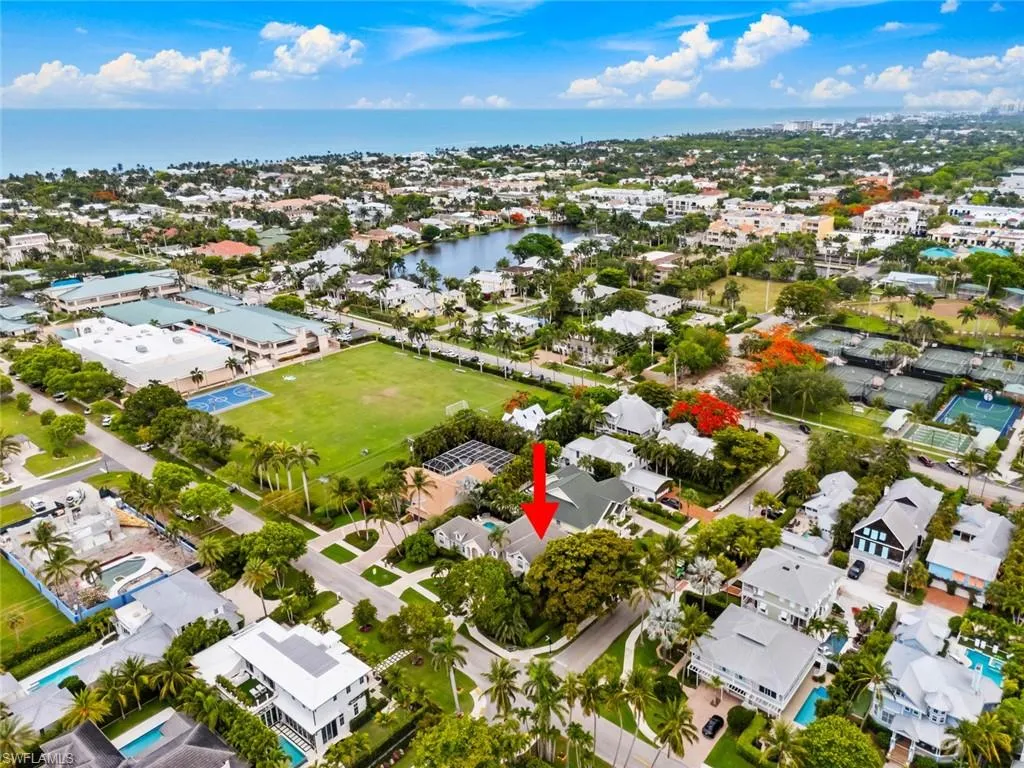 687 9th AVE, Naples, FL 34102,225051572