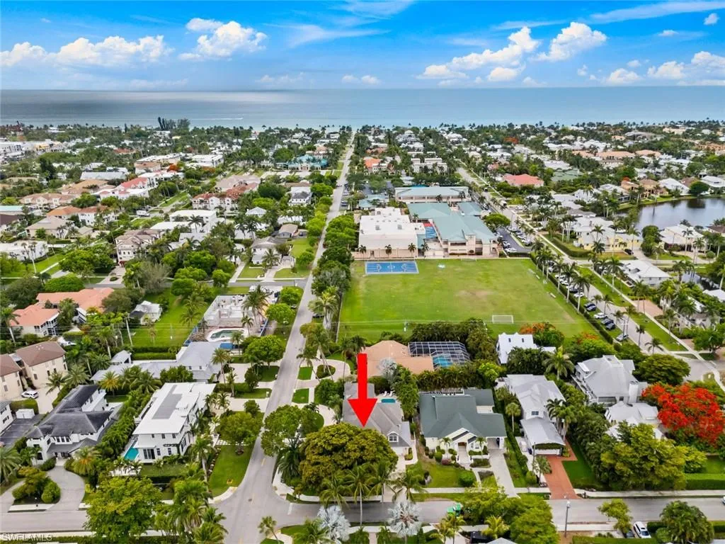 687 9th AVE, Naples, FL 34102,225051572