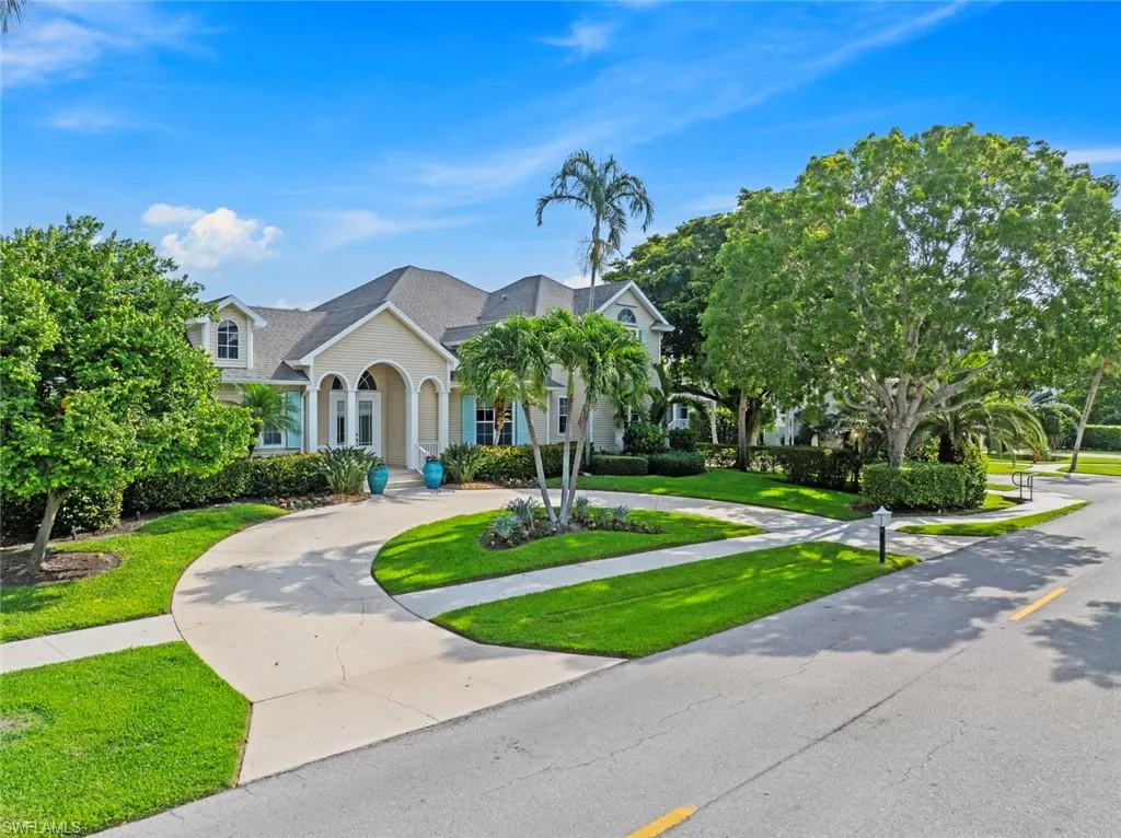 687 9th AVE, Naples, FL 34102,225051572