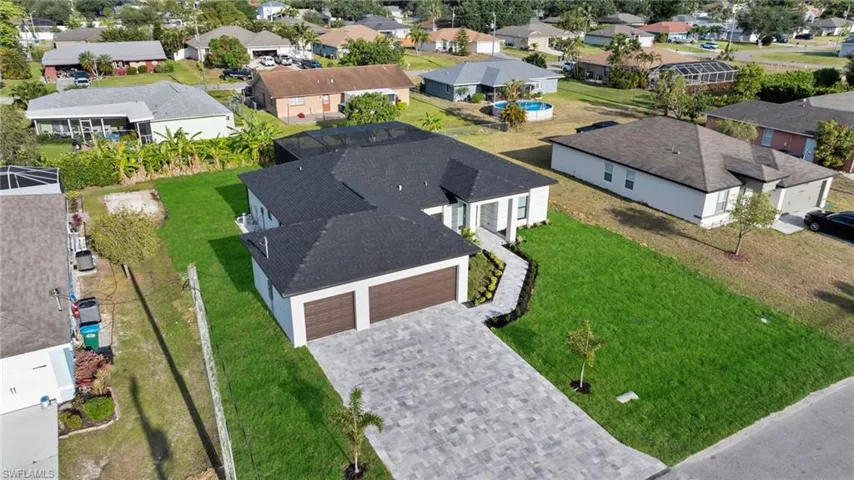 Birds eye view of property featuring a residential view