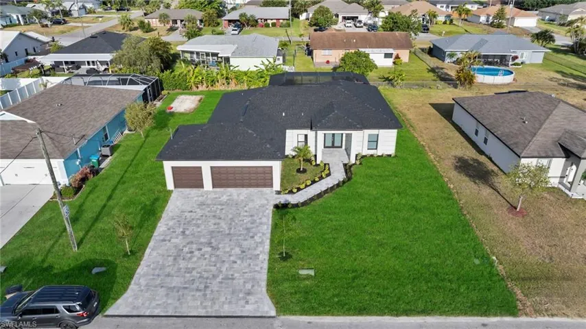 Birds eye view of property featuring a residential view