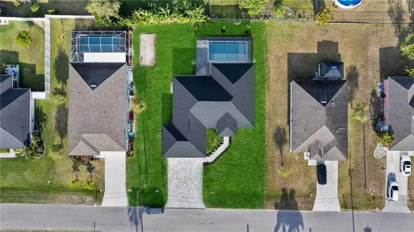 Birds eye view of property