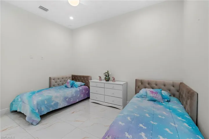 3rd view of the 2nd bedroom!