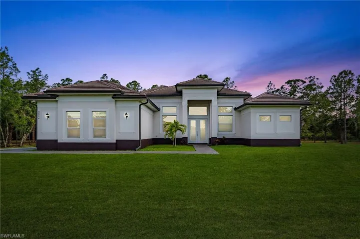 Front of house at dusk! Who doesn't love this Florida's cotton candy skies?!