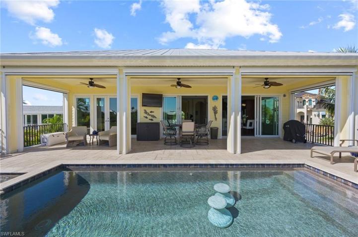 Large under truss lanai