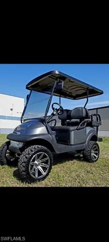 Side view ofgolfcart