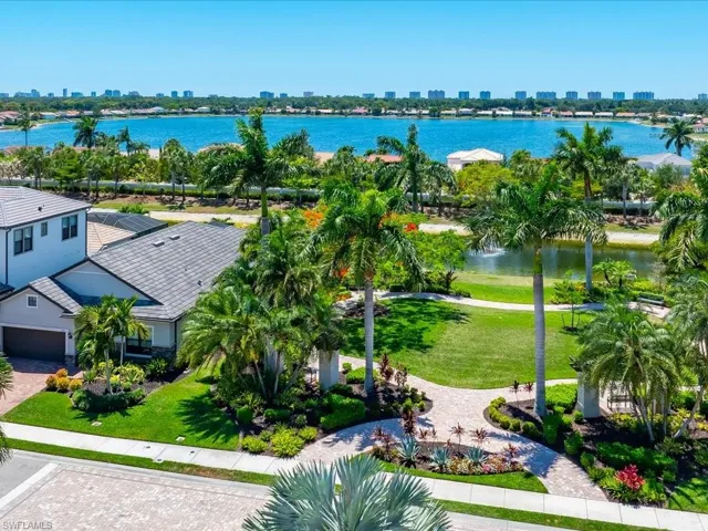 7225 Wilton Dr, Naples, Florida 34109