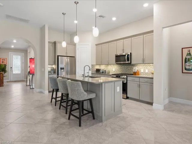 7225  Wilton  DR, Naples, FL 34109