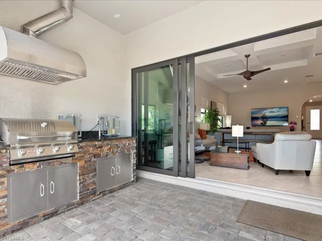 7225 Wilton Dr, Naples, Florida 34109