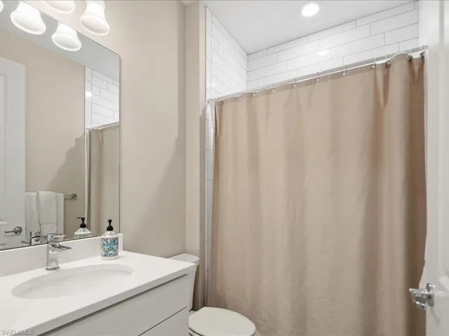 7225  Wilton  DR, Naples, FL 34109