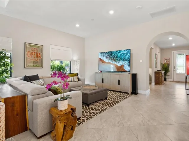 7225 Wilton Dr, Naples, Florida 34109