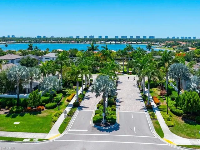 7225 Wilton Dr, Naples, Florida 34109