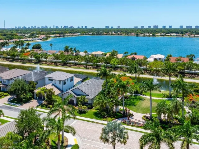 7225 Wilton Dr, Naples, Florida 34109