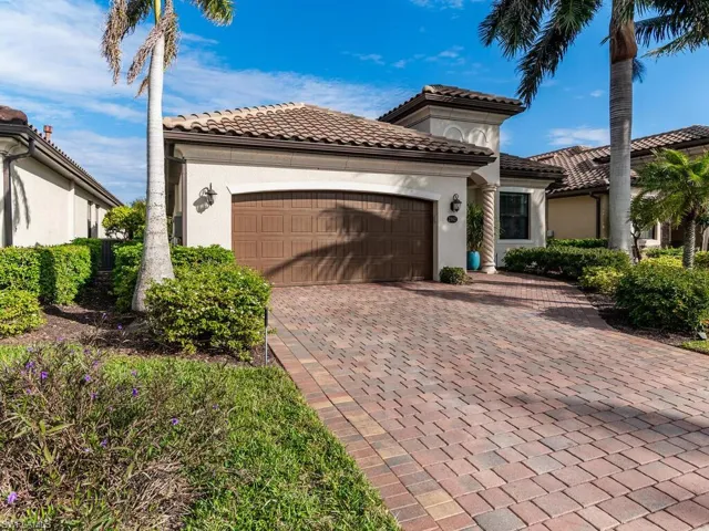 Mediterranean / spanish house with a garage