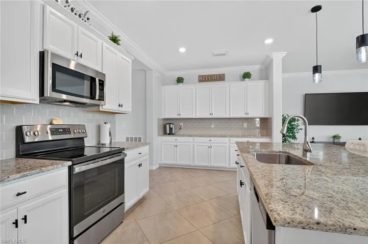 2130  Hamlin  ST, Naples, FL 34120
