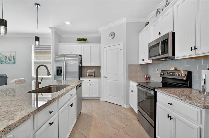 2130  Hamlin  ST, Naples, FL 34120