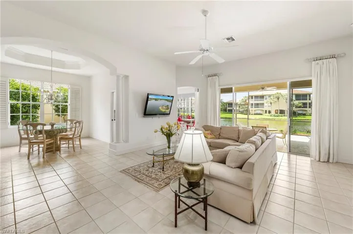 2296 Island Cove Cir, Naples, Florida 34109