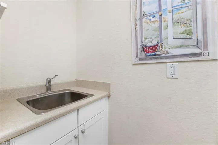 2296 Island Cove Cir, Naples, Florida 34109