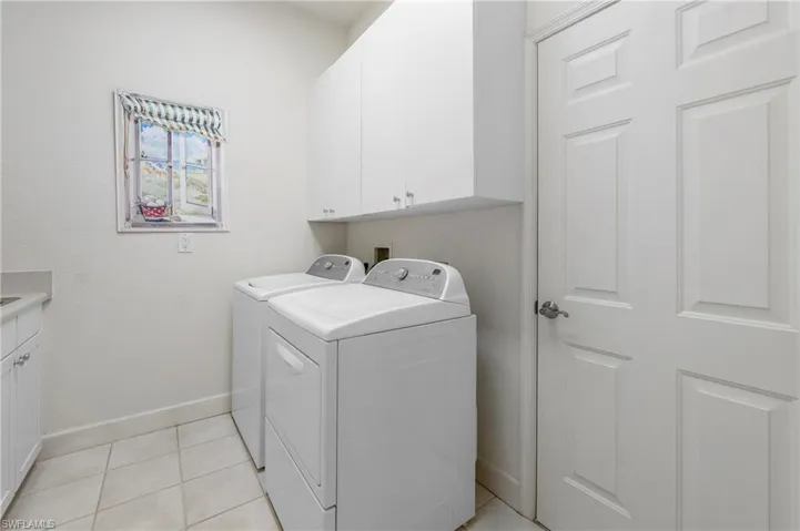 2296 Island Cove Cir, Naples, Florida 34109