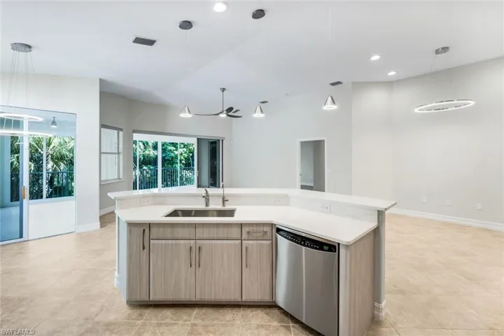 2040 Tarpon Bay Dr N 201, Naples, Florida 34119