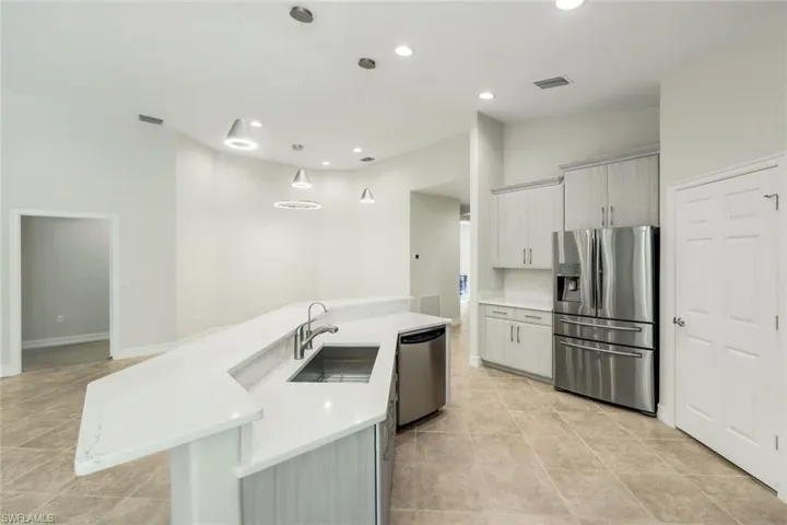 2040 Tarpon Bay Dr N 201, Naples, Florida 34119