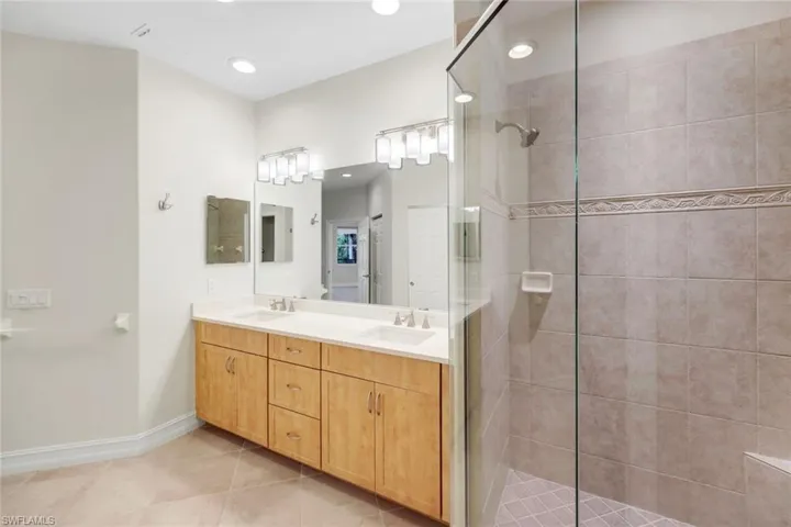 2040 Tarpon Bay Dr N 201, Naples, Florida 34119