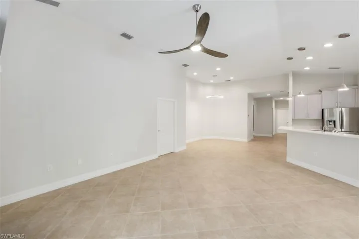 2040 Tarpon Bay Dr N 201, Naples, Florida 34119