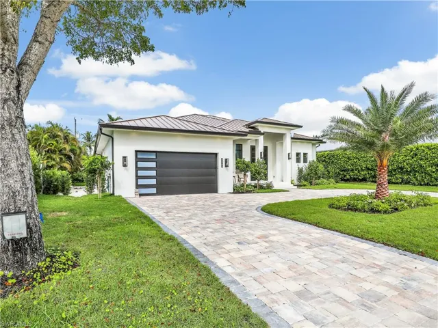 1343 12th St N, Naples, Florida 34102