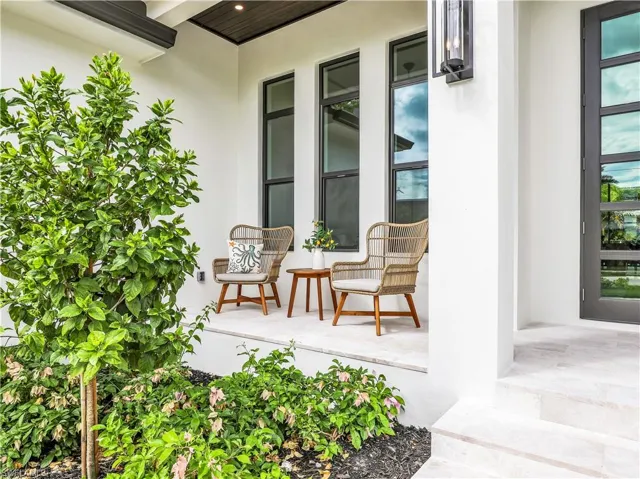 1343 12th St N, Naples, Florida 34102