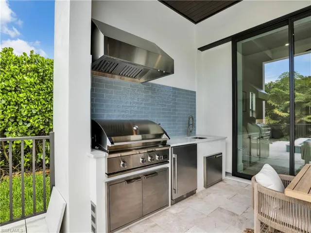1343 12th St N, Naples, Florida 34102