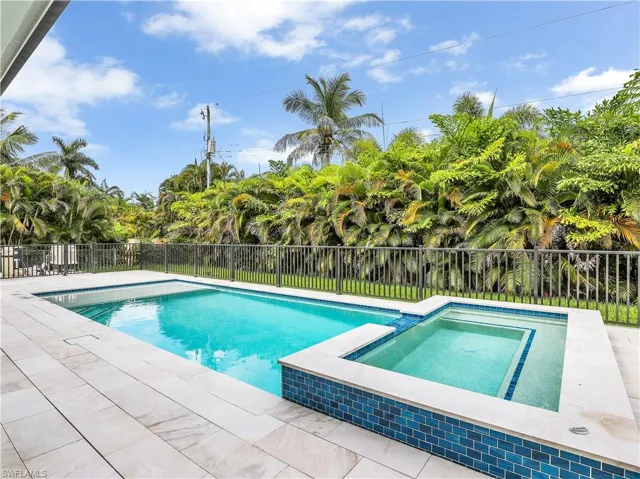 1343 12th St N, Naples, Florida 34102