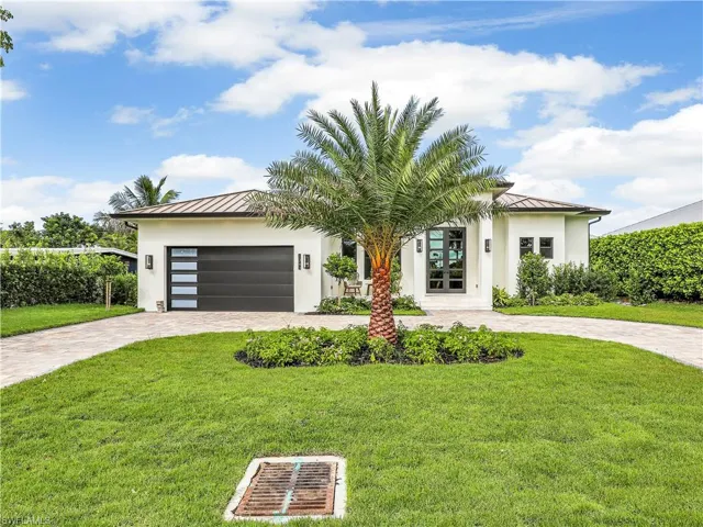 1343 12th St N, Naples, Florida 34102