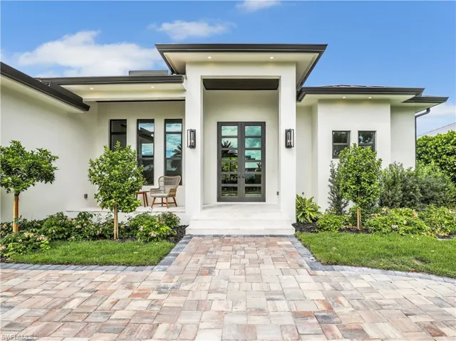1343 12th St N, Naples, Florida 34102