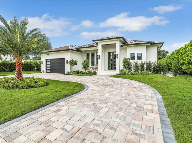 1343 12th St N, Naples, Florida 34102