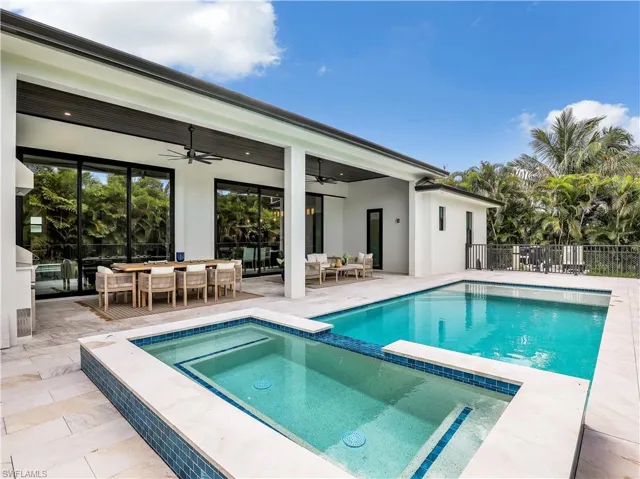 1343 12th St N, Naples, Florida 34102