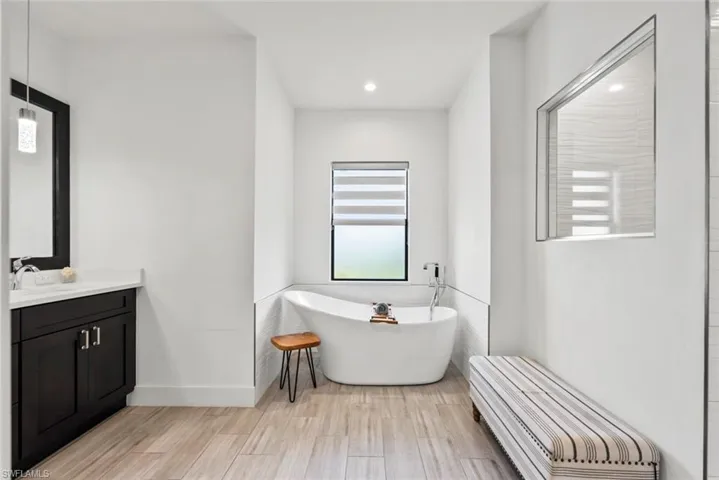 Primary Suite Bathroom with soaking tub