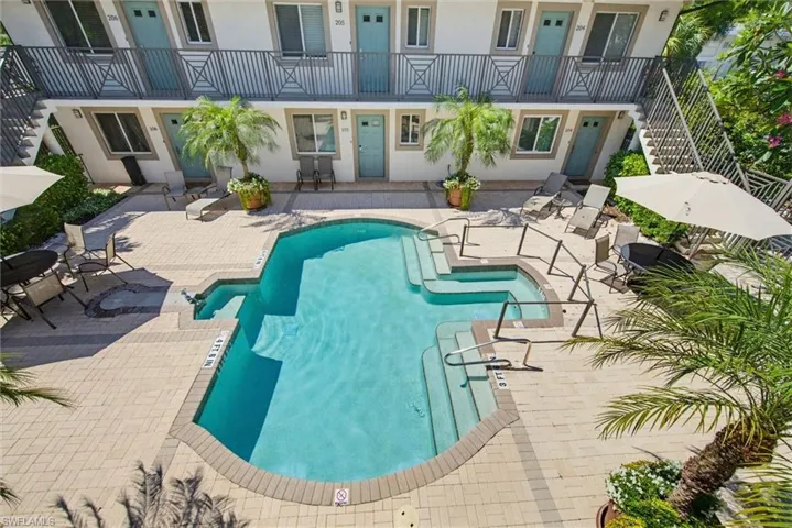 480  5th S ST, Naples, FL 34102