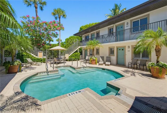 480  5th S ST, Naples, FL 34102