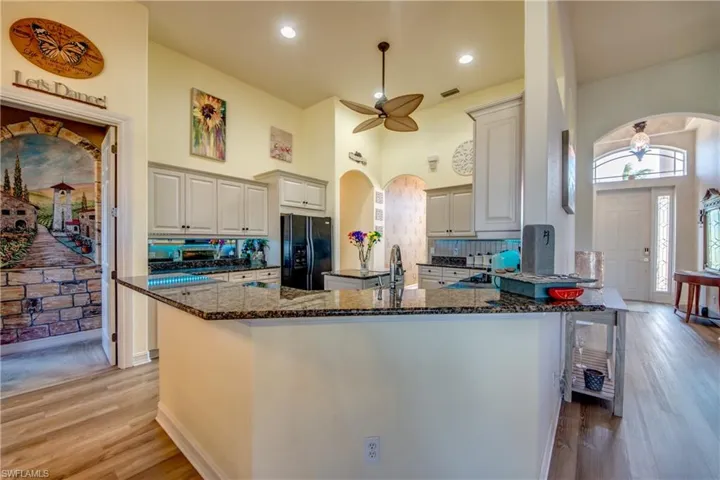 Kitchen with Snack Bar