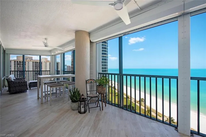 Spacious screened lanai