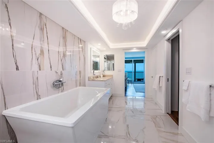 Gulf views from the tub