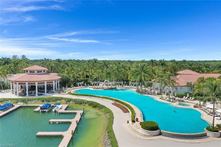 Beach Club/Pool