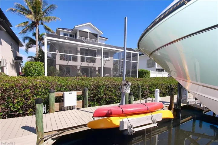 10k lbs Boat Lift and Kayak storage