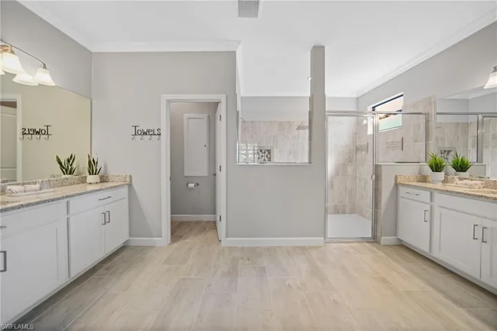 Dual sinks and cabinets with ample space