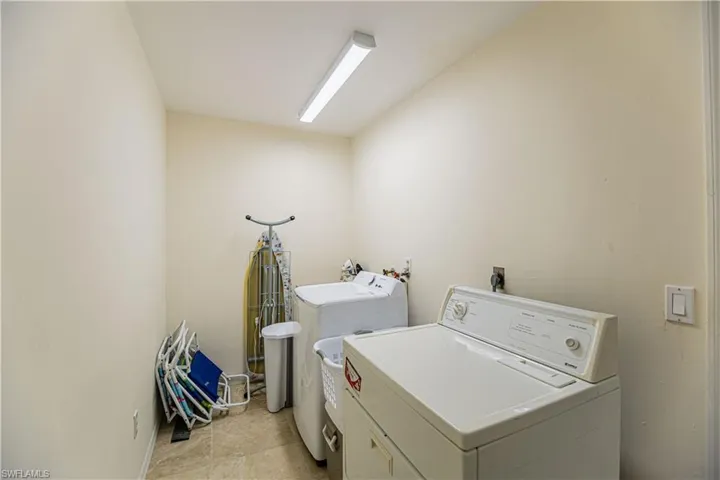 2983 Binnacle Dr, Naples, Florida 34103