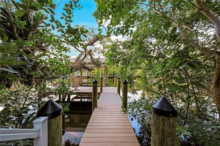 Private dock leading to the Imperial River has JUST been redone!