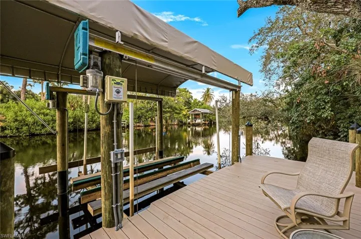 YES! An 8,000 pound COVERED boat lift!