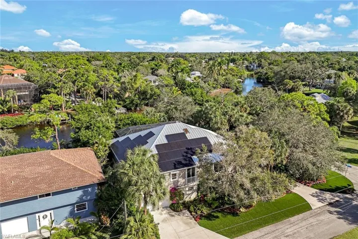 Home features solar panels with transferrable lease.