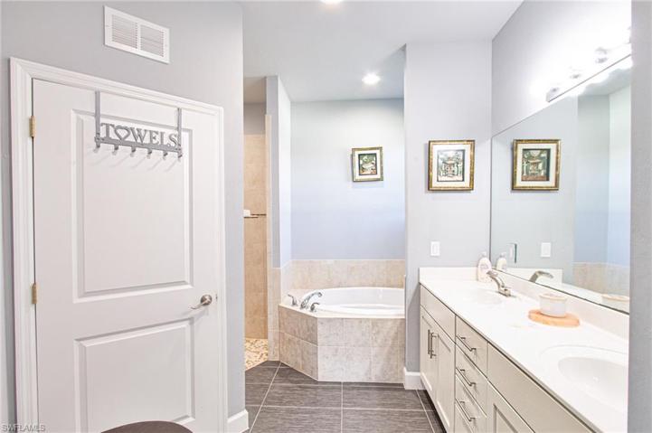 3803 SE 4th AVE, CAPE CORAL FL 33904